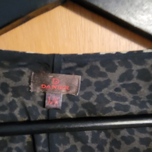 Danier Leopard Blouse - Picture 2 of 3
